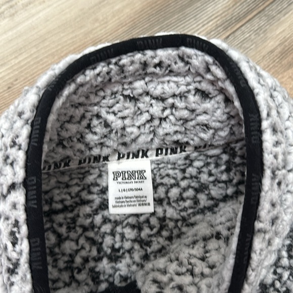 Victoria Secret PINK - Picture 3 of 3